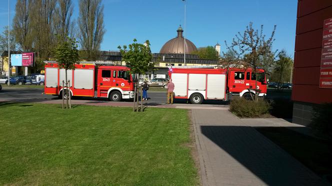 Ewakuacja studentów z budynku UKW na ul. Ogińskiego w Bydgoszczy