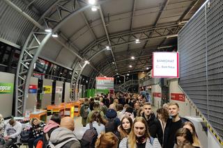 Warszawa. Paraliż na lotnisku w Modlinie. Gigantyczne kolejki do odprawy