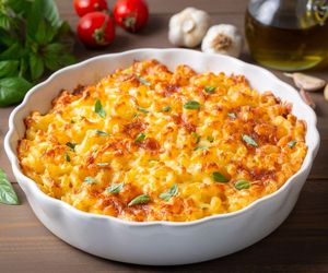 Makaron i dynię zalewam sosem z dodatkiem tego sera. Ta jesienna zapiekanka bije inne na głowę 