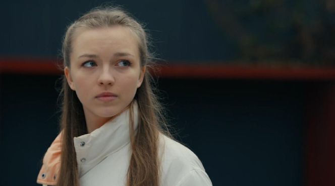 Barwy szczęścia, odcinek 3171. Ewelina (Amelia Listwoń)