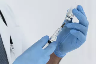 30 tys. szczepionek firm Pfizer i Johnson&Johnson trafi do punktów szczepień w Warszawie