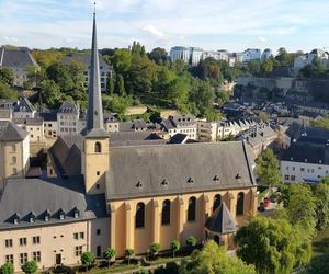 1.  Luksemburg