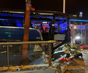 Autobus wjechał w przejście podziemne. Jedna osoba zginęła, trzy zostały ranne