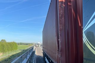 Zderzenie dwóch ciężarówek na S5 koło Rawicza