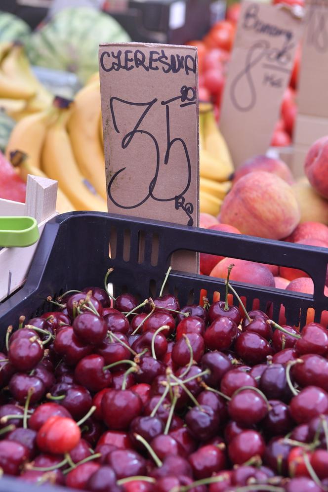 Ceny warzyw i owoców zwalają z nóg! Drożyzna na warszawskich bazarach 