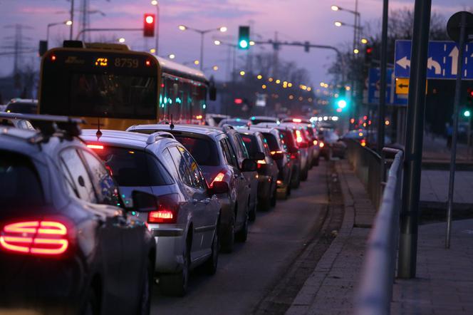 Utrudnienia w ruchu na rogu Połczyńskiej i Powstańców Śląskich