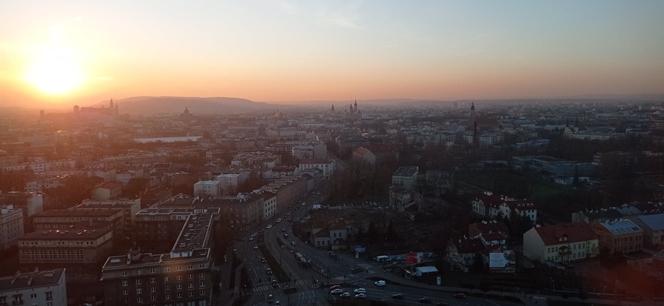 Kraków znów się dusi. To trzecie najbardziej zanieczyszczone miasto na świecie! [26.03.]