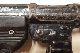 Broń maszynowa znaleziona w opuszczonym domu. Niemcy używali jej w czasie wojny