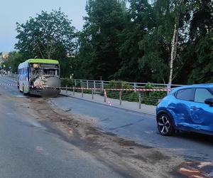 Pijany kierowca tira staranował autobus miejski. 12 osób rannych, a trzy walczą o życie