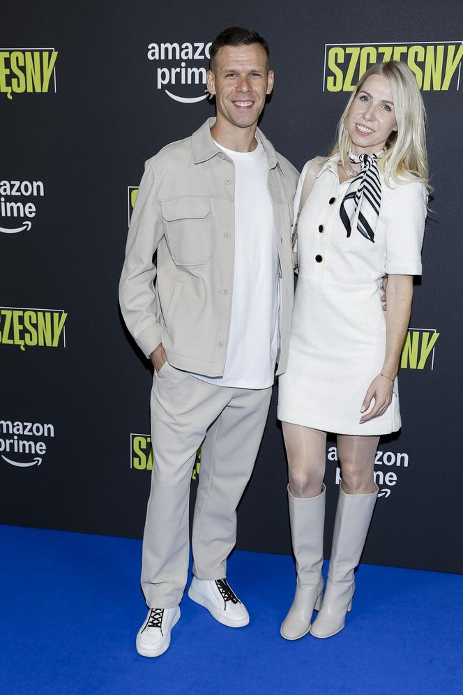 Premiera filmu "Szczęsny". Tomasz Kot z synem, brata piłkarza z rodziną i Quebonafide z partnerką [GALERIA]