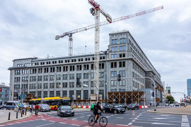 Gmach Banku Gospodarstwa Krajowego w Warszawie w trakcie remontu