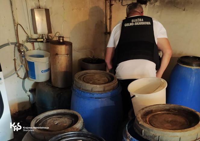 Produkcja nielegalnego alkoholu w Koszalinie zamknięta przez KAS
