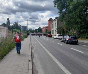 Ruszył Wyścig Kolarski „Solidarności” i Olimpijczyków. Z Łodzi wyjechało niemal 170 kolarzy