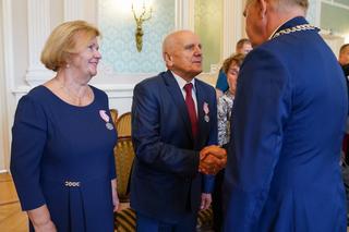 Białystok. Pary świętowały złote gody. Prezydent wręczył małżonkom medale [ZDJĘCIA]