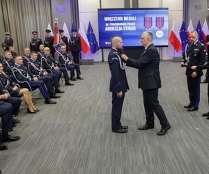 Z narażeniem życia ratowali innych. 81 policjantów odebrało medale 