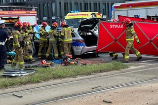 Wypadek radiowozu w Warszawie! Wśród rannych policjanci. Strażacy musieli ciąć blachę