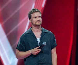 Prawie wygrał z Dawidem Podsiadłą, a później zniknął na lata. Teraz wraca, by w końcu zrobić karierę!
