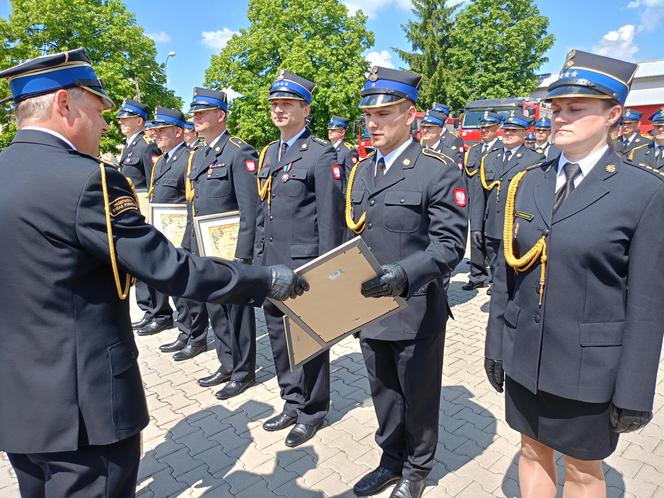 Akty nadania wyższych stopni służbowych odebrało w tym roku 21 strażaków z Komendy Miejskiej PSP w Siedlcach