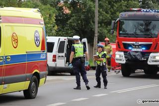 Kobiet ani mężczyzn nie można było przesłuchać. Ich 43-letnia znajoma nie przeżyła uderzenia o mur