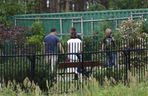 Zbrodnia pod Grójcem. Ksiądz przyznał się do zabójstwa. Policja przeszukała plebanię [ZDJĘCIA]. Kontener: Warszawa