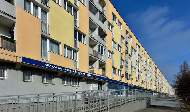 Tzw. jamnik przy ul. Kijowskiej, uznawany za najdłuższy budynek mieszkalny w Warszawie