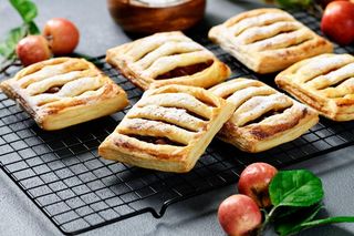 Biorę gotowe ciasto, dżem i 2 dodatki. Za tymi ciastkami francuskimi przepada cała moja rodzina 