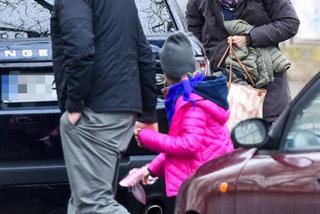 TOMASZ KAROLAK Z RODZINĄ