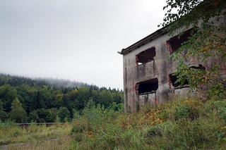 Jego ZWŁOKI leżały na terenie pustostanu. Koszmarne odkrycie w Grudziądzu