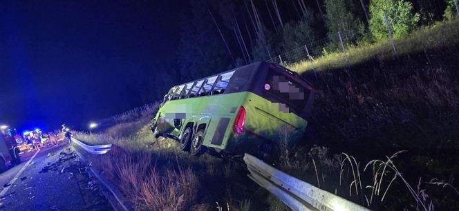 Dramat na S7. Autobus zderzył się z samochodem ciężarowym. Dziecko wśród poszkodowanych