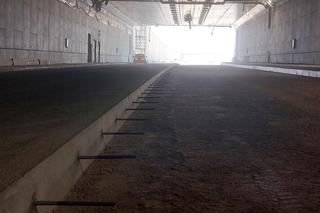 Betonowanie nawierzchni tunelu w Zielonkach na północnej obwodnicy Krakowa