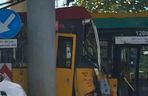 Łódź. Autobus i tramwaj zderzyły się pod dworcem Łódzka Kaliska [ZDJĘCIA]