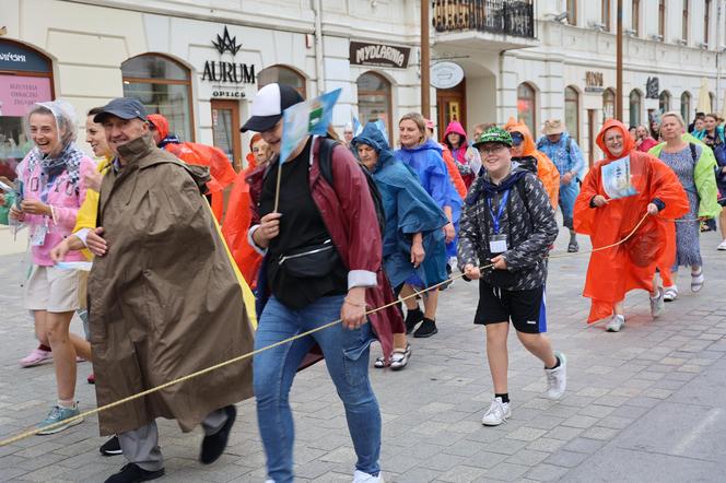 Lubelska Piesza Pielgrzymka na Jasną Górę 2024. Pątnikom deszcz niestraszny!