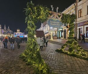 Świąteczne Miasteczko 2024 w Rzeszowie. Na Rynku oficjalnie wystartował jarmark 