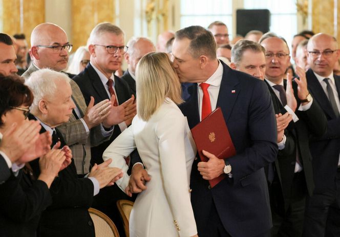 Marta Nawrocka w jasnej kreacji na Zamku Królewskim