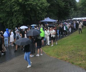 Koncert Quebonafide w Warszawie - fani pod PGE Narodowym