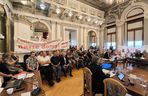 Protest mieszkańców sprzeciwiających się budowie wschodniej obwodnicy Tarnowa na granicy z Wolą Rzędzińską