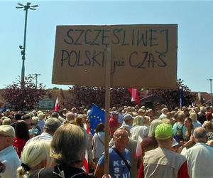 Manifestacja 4 czerwca na placu Solidarności w Szczecinie