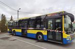 Tarnów. 20-latek wypalił z pistoletu do miejskiego autobusu. Nie wie, czemu to zrobił