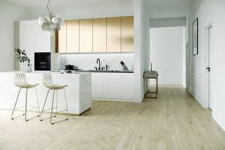 Efektowna ściana nad blatem kuchennym