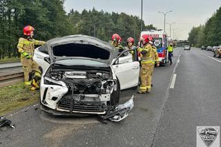 Zderzenie ciężarówki i osobowego Lexusa na DK86 w rejonie Kostuchny