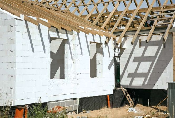 Zasady murowania z betonu komórkowego. Jak powstają ściany z gazobetonu?