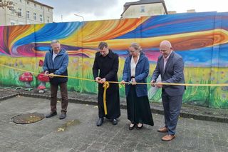 Powstał mural na 20-lecie Centrum Kryzysowego Caritas w Koszalinie