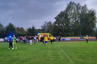 Skandal w A-klasie: Mecz przerwany, kibic raniony puszką. Policja bada sprawę