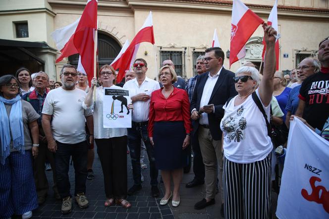 „Stop Obrażaniu Katolików”. Protest w Krakowie po inauguracji IO