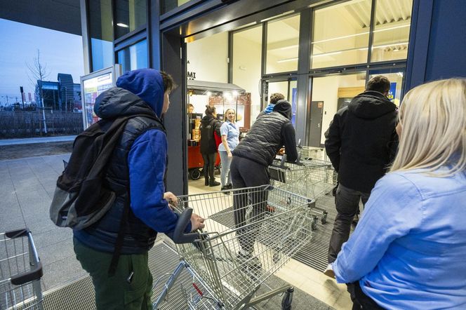 Wielkie otwarcie Lidla w Warszawie. Wyjątkowe promocje czekały na pierwszy klientów