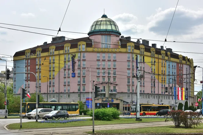 Koniec z pastelozą. Najbrzydszy budynek w Warszawie ma przejść metamorfozę