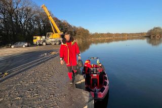 Wypadek we Wrocławiu. Auto wjechało do Odry. Wyciągnięto je po 3 miesiącach [ZDJĘCIA].