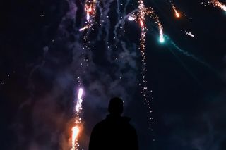 Życzenia noworoczne 2025: GIF-y, kartki, obrazki do wysłania znajomych i rodzinie w Sylwestra 31 grudnia i Nowy Rok 1 stycznia