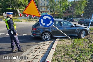 Szalony pościg za złodziejem audi. 18-latek wjechał w znak i wciąż próbował uciekać!