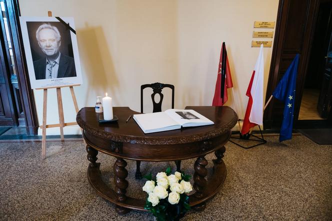 Księga kondolencyjna zmarłego prof. Jerzego Limona